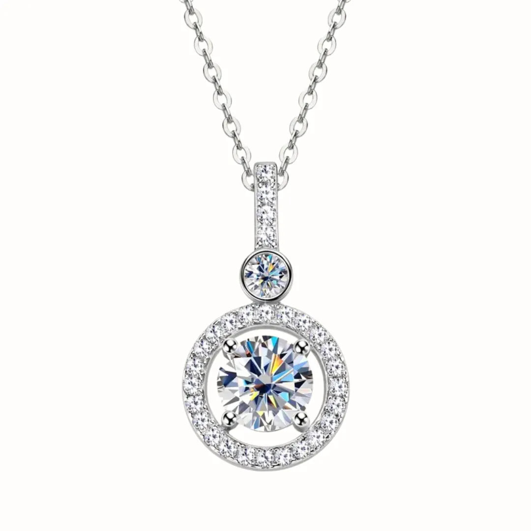 Prata 925 banhada ouro branco 18k.
Pedra: Moissanita ciano 1,3 cts (quilates). 