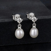 Prata 925.
Pedras: Pérola e Moissanita - 1.0 ct (quilate).