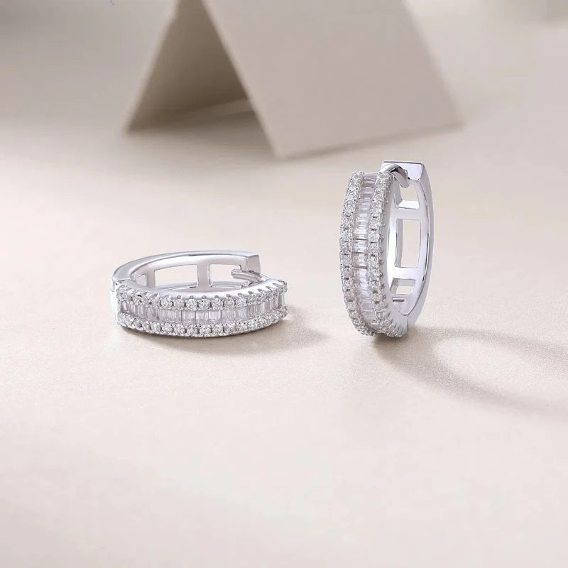 Prata 925 banhada ouro branco 18k.
Pedra: Moissanita.