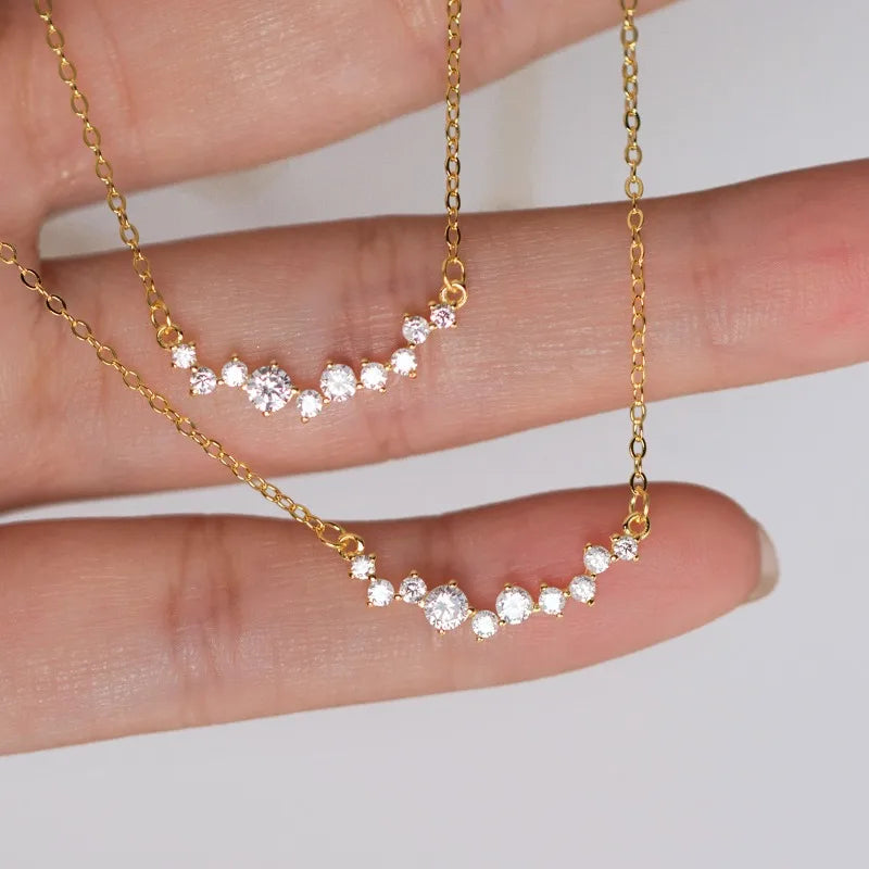 Prata 925 e Prata 925 banhada a ouro 14k.
Pedra: Zircônia cúbica.