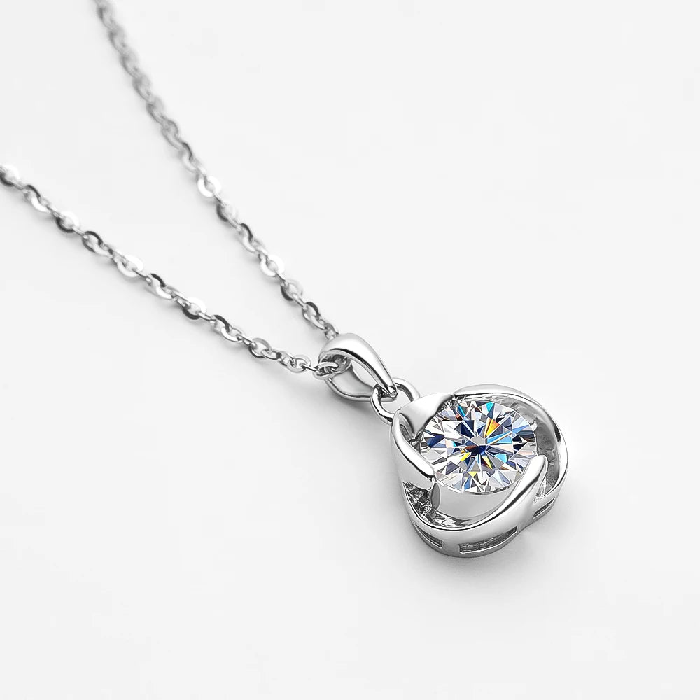Prata 925.
Pedra: Moissanita 1,0 ct (quilate).