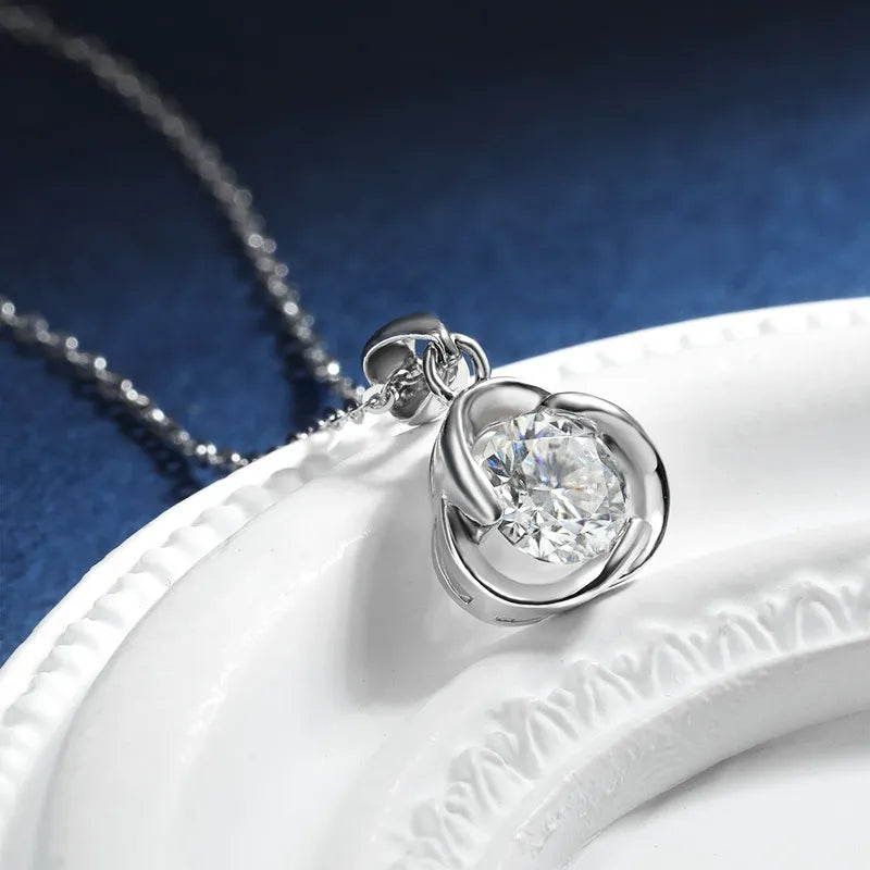 Prata 925.
Pedra: Moissanita 1,0 ct (quilate).