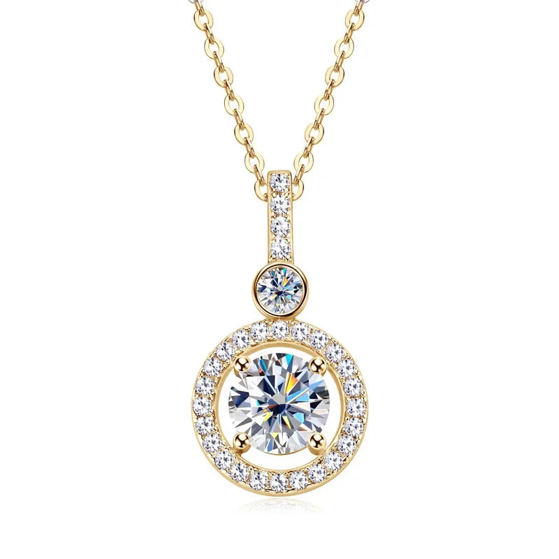  Prata 925 banhada ouro branco 18k.
Pedra: Moissanita ciano 1,3 cts (quilates). 