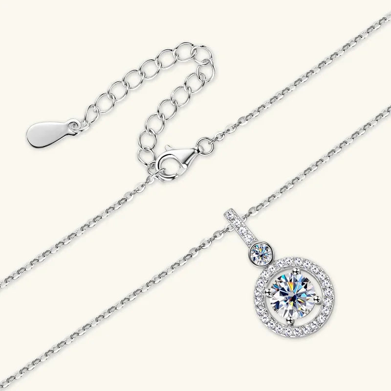  Prata 925 banhada ouro branco 18k.
Pedra: Moissanita ciano 1,3 cts (quilates). 